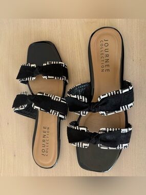 Journee Collection Ireanna Black Flat Slide Sandals / Size 9